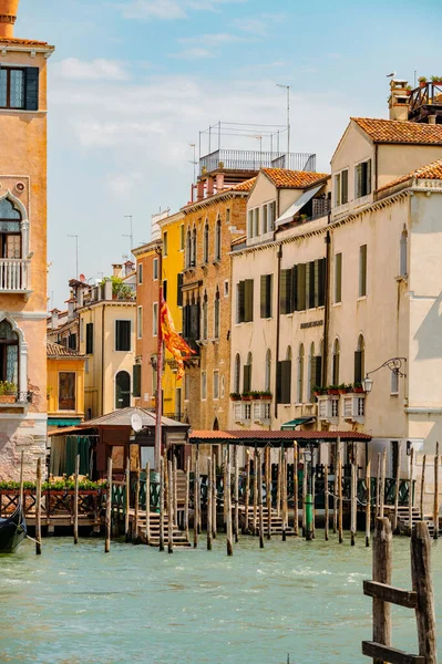 Venise Italie Juillet 2021 Canaux Étroits Avec Bateaux Gondoles Venise — Photo