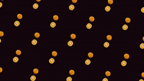 Цветной фруктовый узор из свежего апельсина на черном фоне. Бесшовный рисунок с оранжевым. Реалистичная анимация. 4K видео движение — стоковое видео