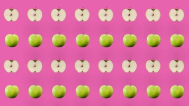 Pembe arka planda taze elmaların renkli meyve deseni. Elma dilimli kusursuz desen. Gerçekçi animasyon. 4K video hareketi
