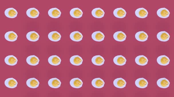 Colorful pattern of chicken eggs on pink background. Seamless pattern with egg. Top view. Realistic animation. 4K video motion — Stock Video