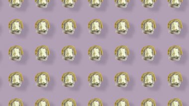 Pembe arka planda gölgeli Japon suşisinin renkli deseni. Suşi ile kusursuz desen. Üst Manzara. Gerçekçi animasyon. 4K video hareketi