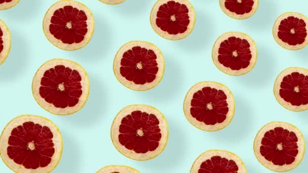Colorful pattern of fresh grapefruits. Top view. Seamless pattern with grapefruit sliced. Pop art design. Realistic animation. 4K video motion — Video Stock