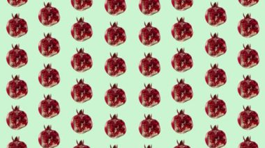 Renkli taze nar deseni. Minimum tropikal meyve konsepti. Kırmızı nar ve pürüzsüz desen. Pop sanat tasarımı. Gerçekçi animasyon. 4K video hareketi