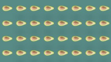 Yeşil arka planda taze avokadoların renkli meyve deseni. Avokado ile kusursuz desen. Gerçekçi animasyon. 4K video hareketi