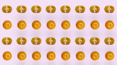 Pembe arka planda taze mandalinaların renkli meyve deseni. Mandalinalı kusursuz desen. Mandalina. Gerçekçi animasyon. 4K video hareketi