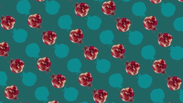 Colorful fruit pattern of fresh red pomegranates on green background. Seamless pattern with pomegranate. Realistic animation. 4K video motion — Stockvideo