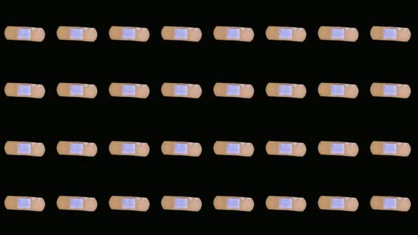 Buntes Pflastermuster auf schwarzem Hintergrund. Nahtloses Muster mit Gips. Ansicht von oben. Realistische Animation. 4K-Videobewegung — Stockvideo
