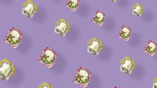 Colorful pattern of japanese sushi rolls on purple background with shadows. Seamless pattern with sushi. Top view. Realistic animation. 4K video motion — 图库视频影像