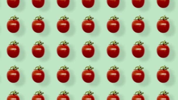 Colorful pattern of fresh red tomatoes. Seamless pattern with cherry tomato. Pop art design. Realistic animation. 4K video motion — 图库视频影像