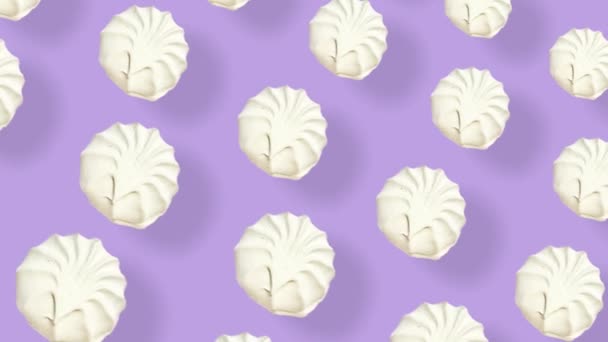 Colorful pattern of white zephyr on purple background with shadows. Seamless pattern with zephyr. Marshmallow. Top view. Realistic animation. 4K video motion — Vídeo de Stock