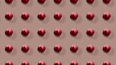 Taze elmaların renkli deseni. Üst Manzara. Elmayla kusursuz desen. Pop sanat tasarımı. Gerçekçi animasyon. 4K video hareketi