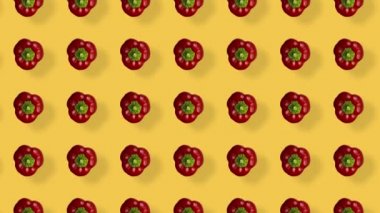 Turuncu arka planda gölgeli taze kırmızı biber deseni. Paprika ile kusursuz desen. Gerçekçi animasyon. 4K video hareketi