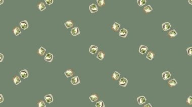 Japon suşi rulolarının renkli deseni. Dönen suşiyle kusursuz desen. Üst Manzara. Gerçekçi animasyon. 4K video hareketi