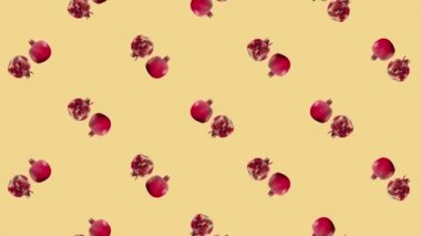 Değişen taze narlardan oluşan renkli meyve deseni. Nar ile kusursuz desen. Gerçekçi animasyon. 4K video hareketi