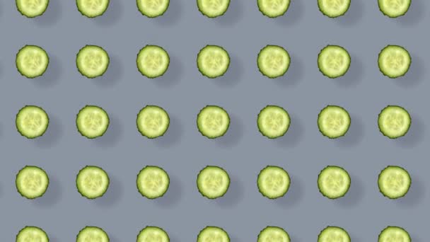 Colorful pattern of fresh cucumbers. Seamless pattern with cucumber slices. Pop art design. Realistic animation. 4K video motion — Stockvideo