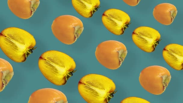 Kleurrijk patroon van verse oranje persimmons. Naadloos patroon met persimmon. Pop art ontwerp. Realistische animatie. 4K video beweging — Stockvideo