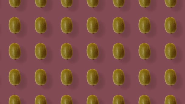 Colorful fruit pattern of fresh kiwi. Seamless pattern with kiwi. Realistic animation. 4K video motion — Stockvideo