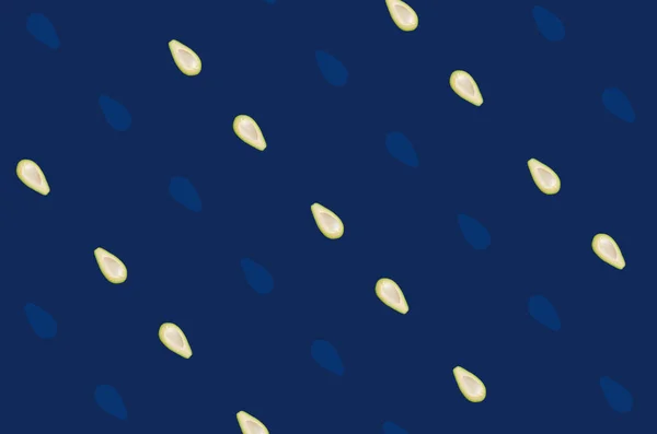 Πολύχρωμο μοτίβο φρέσκων αβοκάντο σε μπλε φόντο. Στο πάνω μέρος. Επίπεδη. Σχεδιασμός ποπ τέχνης — Φωτογραφία Αρχείου