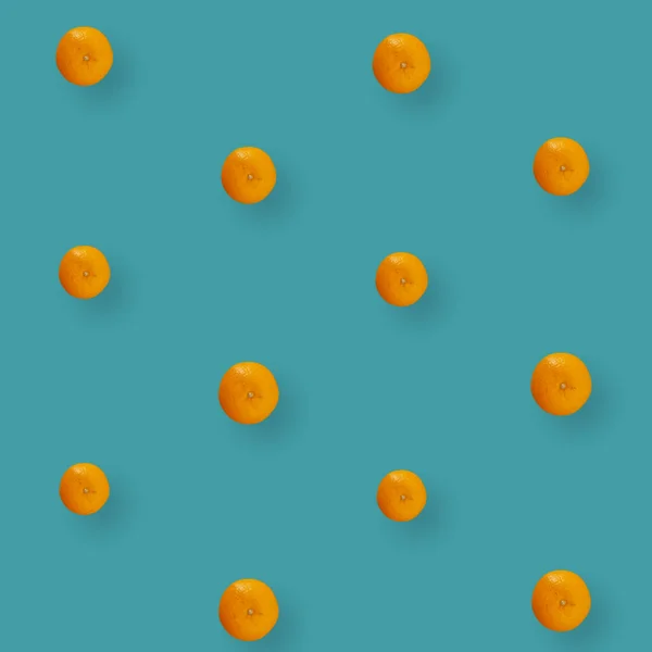 Farbenfrohes Fruchtmuster aus frischer Orange. Ansicht von oben. Flach lag er. Pop-Art-Design — Stockfoto