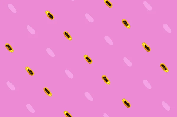 Kolorowy wzór owoców świeżej papai na różowym tle. Widok góry. Leżeć płasko. Projektowanie pop art — Zdjęcie stockowe