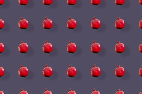 Bunte Fruchtmuster frischer Granatäpfel. Ansicht von oben. Flach lag er. Pop-Art-Design — Stockfoto
