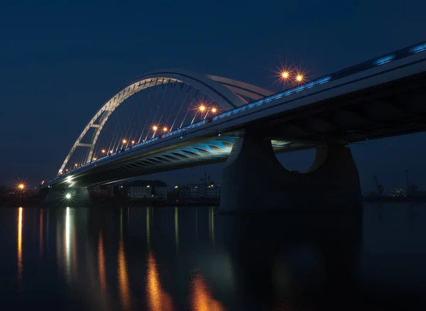 Nehrin üzerindeki köprü — Stok fotoğraf