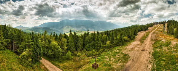 Bulutlu arazi — Stok fotoğraf