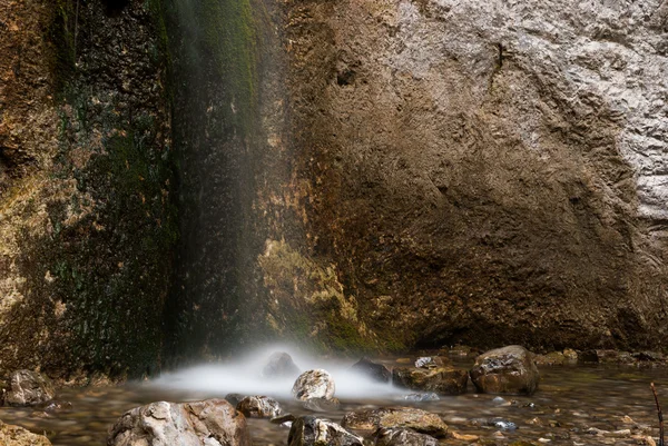 Cascata e rocce — Foto Stock