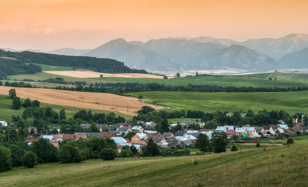 Naturen landskap med berg — Stockfoto