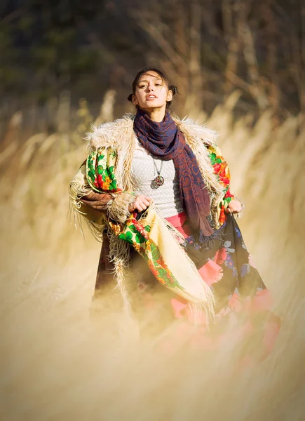 Mujer de moda étnica —  Fotos de Stock