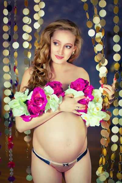 Beautiful pregnant lady — Stock Photo, Image