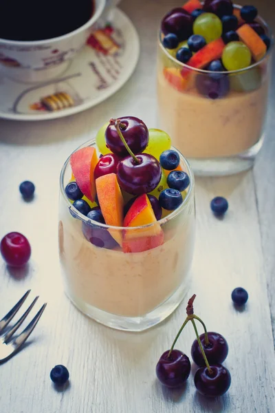 Pannacotta con bacche — Foto Stock