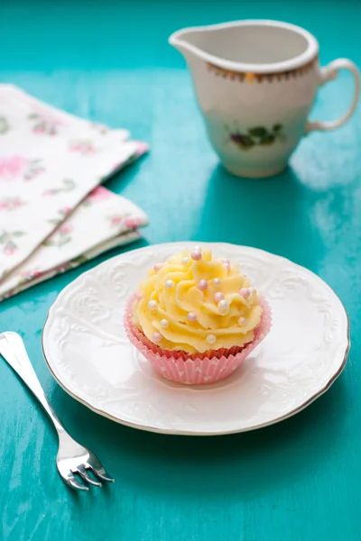 Cupcakes with cream cheese frosting — Stock Photo, Image