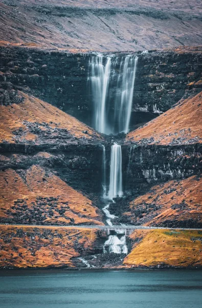 Long shot of whole Fossa waterfall in Faroe Islands. November 2021. Dramatic landscape. — Stock Photo, Image