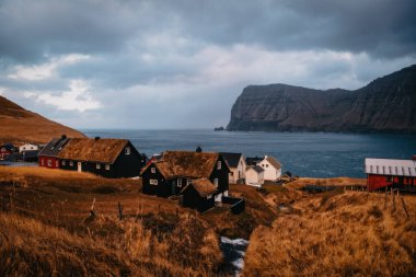 Mikladalur 'da gün doğumu, Kalsoy Adası - Faroe Adaları. Kasım 2021