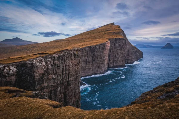 Vagar Adasında Sorvagsvatn Leitisvatn Gölü Yakınlarında Gün Batımı Faroe Adaları — Stok fotoğraf