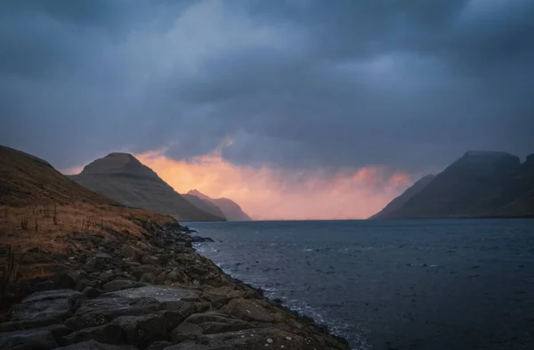 Islas Feroe Isla Kalsoy Cerca Del Pueblo Husar Luz Del —  Fotos de Stock