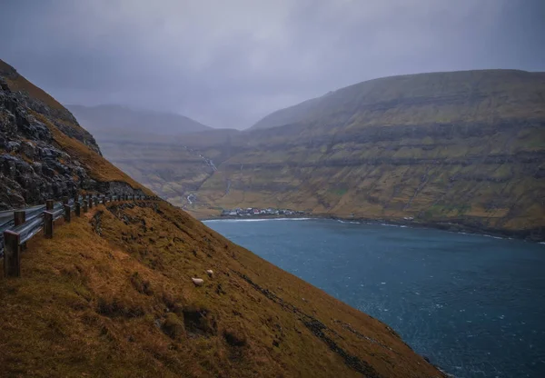 Haldarsvik Faroe Islands 2021年11月 小さな村Haldarsvik曇りの日 — ストック写真