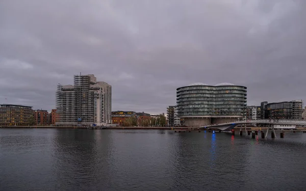 코펜하겐 덴마크 3032 Nordhavn 지역에서 사무실 요금으로 포틀랜드 타워의 이브닝 — 스톡 사진
