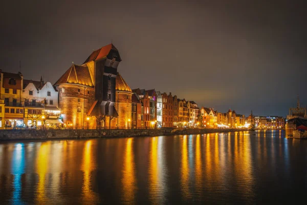 Gdansk Motlawa Nehrinin Kıyısındaki Eski Şehrin Güzel Mimarisi Geceleyin Tarihi — Stok fotoğraf