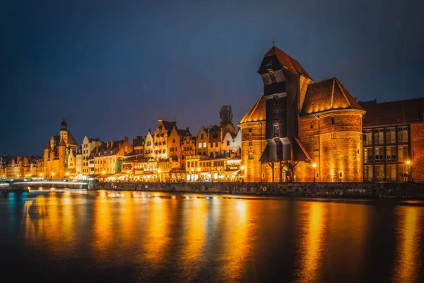 Gdansk Motlawa Nehrinin Kıyısındaki Eski Şehrin Güzel Mimarisi Geceleyin Tarihi — Stok fotoğraf