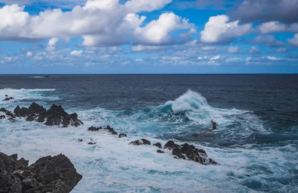 Porto Moniz Rochas Ondas Tempestade Belo Cenário Paisagístico Ilha Madeira — Fotografia de Stock