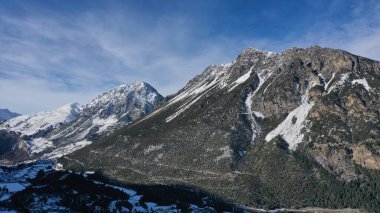 İtalyan Merkez Alpler, valdidentro, sondrio, İtalya köyü arasında yüksek Valtellina kış manzara