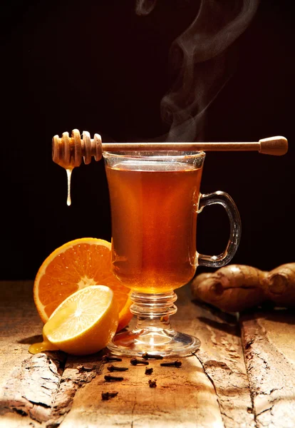 Winter tea with honey and orange on a wooden table — Stock Photo, Image