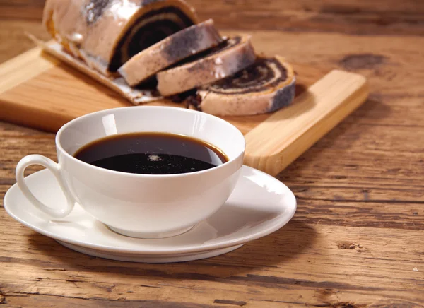 Coffee and poppy seed cake on wooden table — Stock Photo, Image