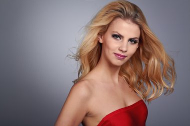 sarışın güzel genç kadın. st, güzel model teşkil
