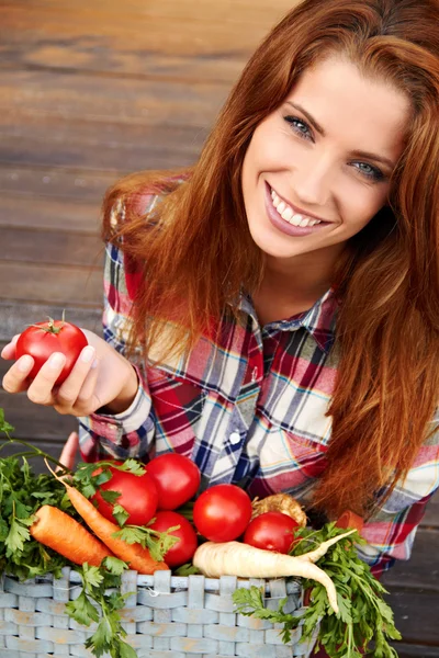 Beautiful woman with vegetables in the garden — Stock Photo, Image