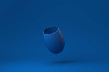 Mavi arka planda süzülen mavi vazo. Asgari konsept fikir yaratıcı. Tek renk olsun. 3 Boyutlu Hazırlama.