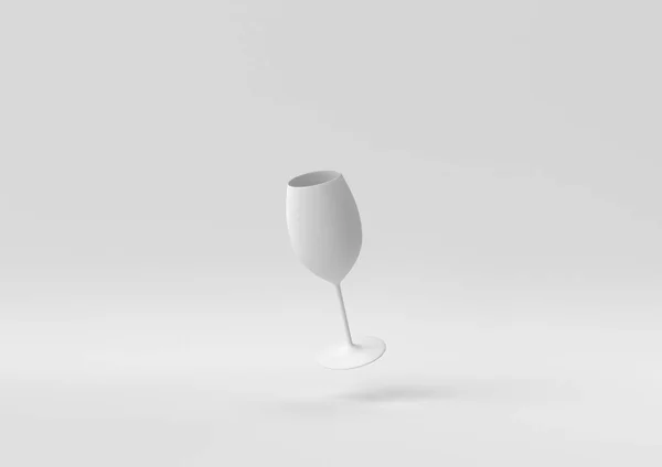 Copo Vinho Branco Flutuando Fundo Branco Ideia Conceito Mínimo Criativo — Fotografia de Stock