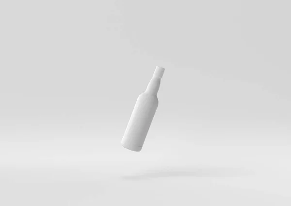 白い背景に浮かぶ白いブランデーボトル 創造性を最小限に抑えます モノクロだ 3Dレンダリング — ストック写真